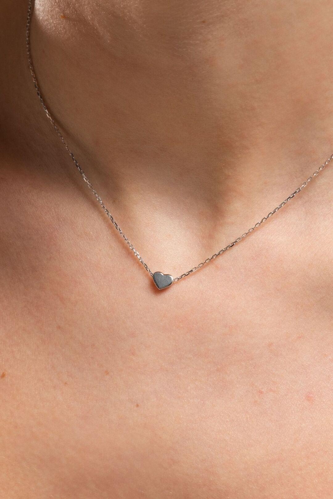 Зображення Срібне кольє у мінімалістичному стилі