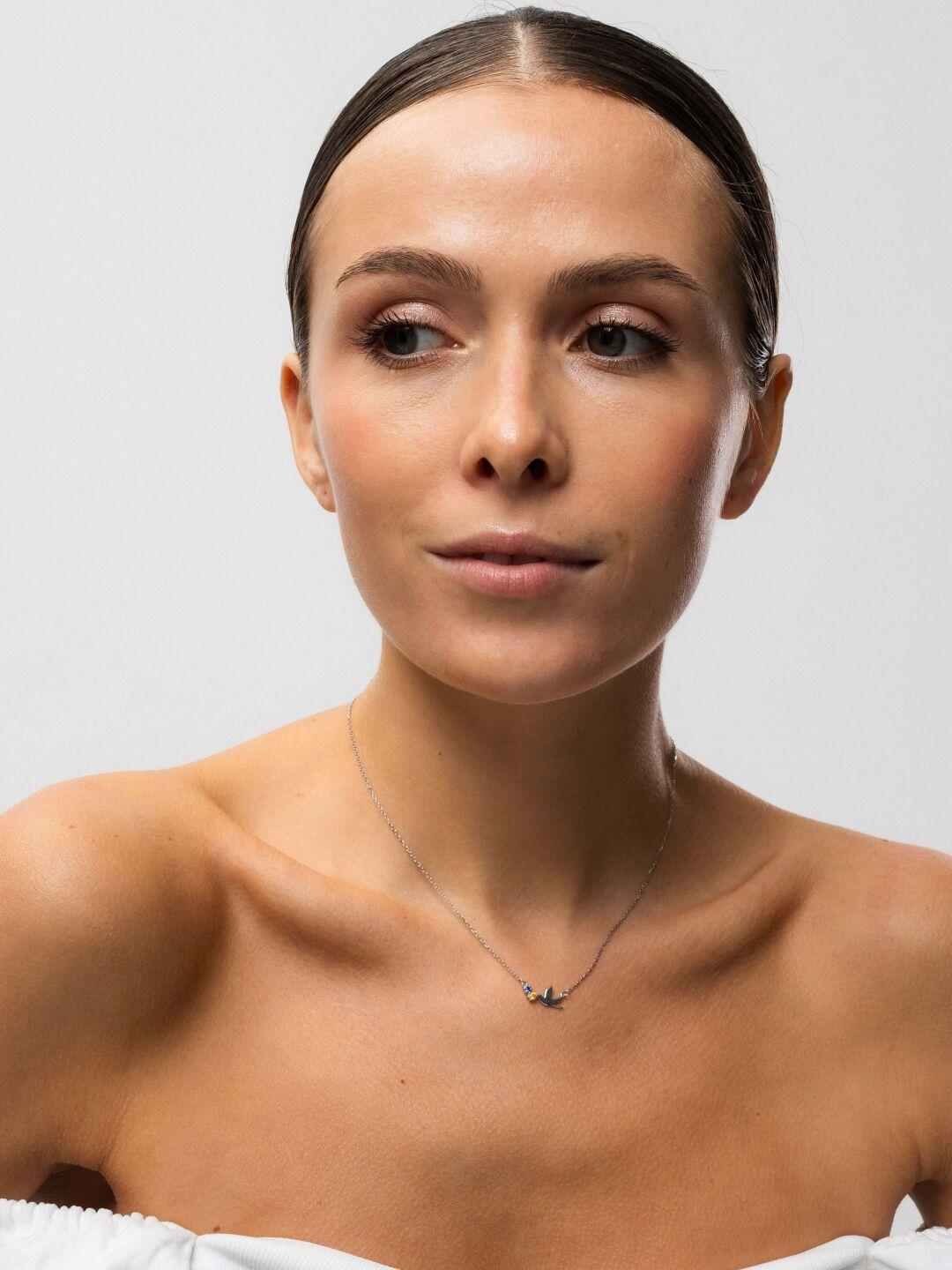 Зображення Срібне кольє Пташка із блакитно-жовтими фіанітами при наведенні