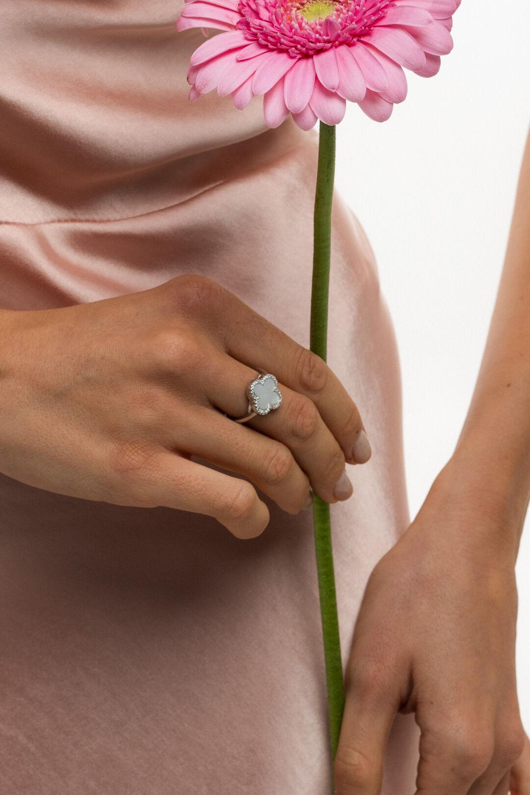 Зображення Срібна каблучка Клевер перламутр та фіаніти