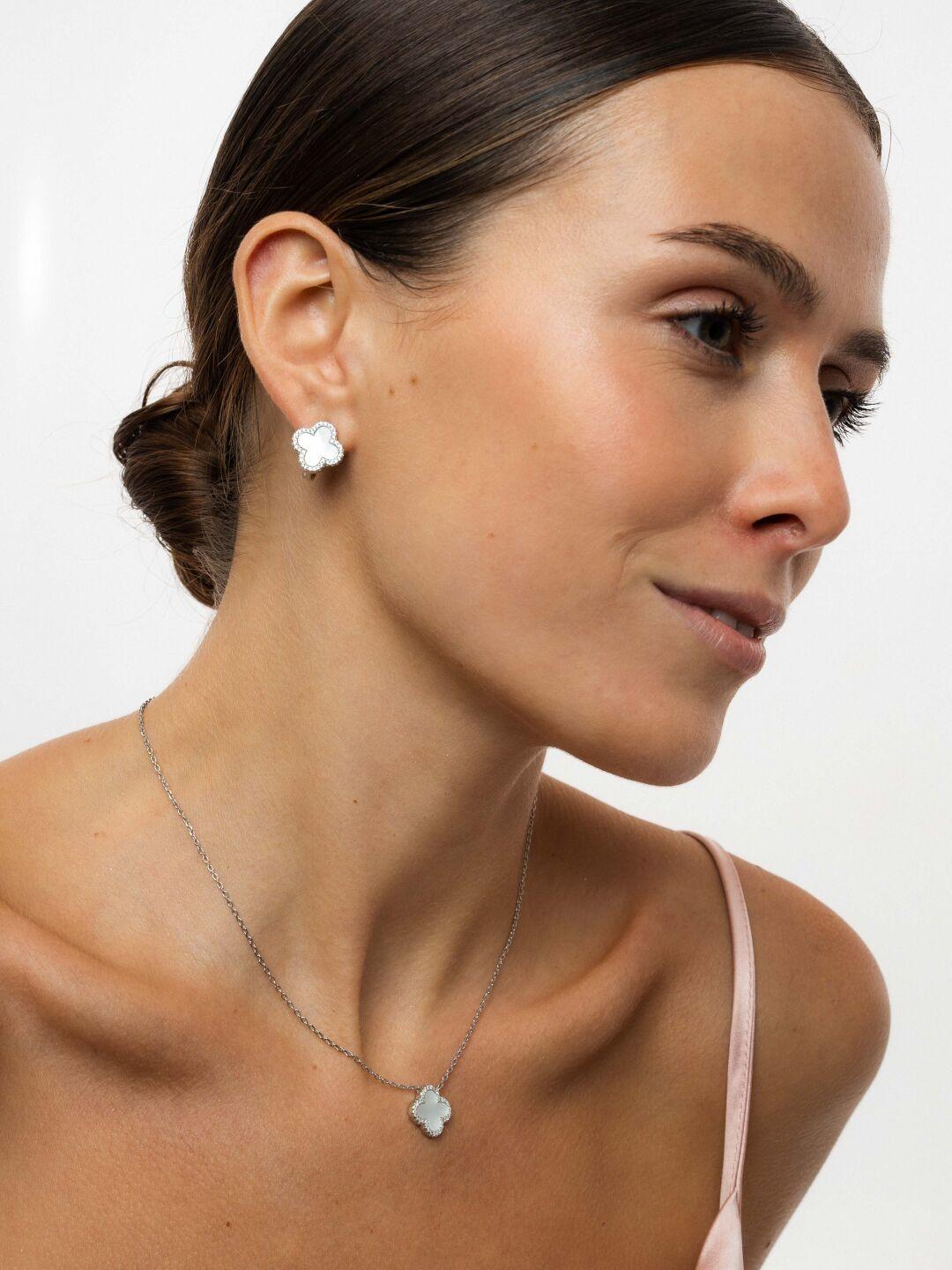 Зображення Срібні сережки Клевер з перламутром та фіанітами при наведенні