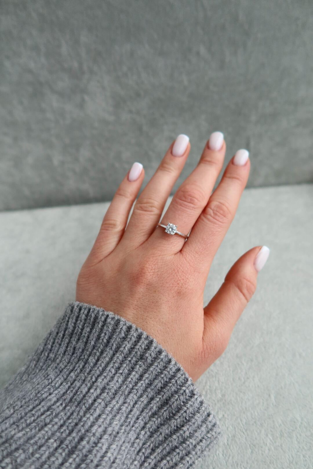 Серебряное кольцо с камнем классическое