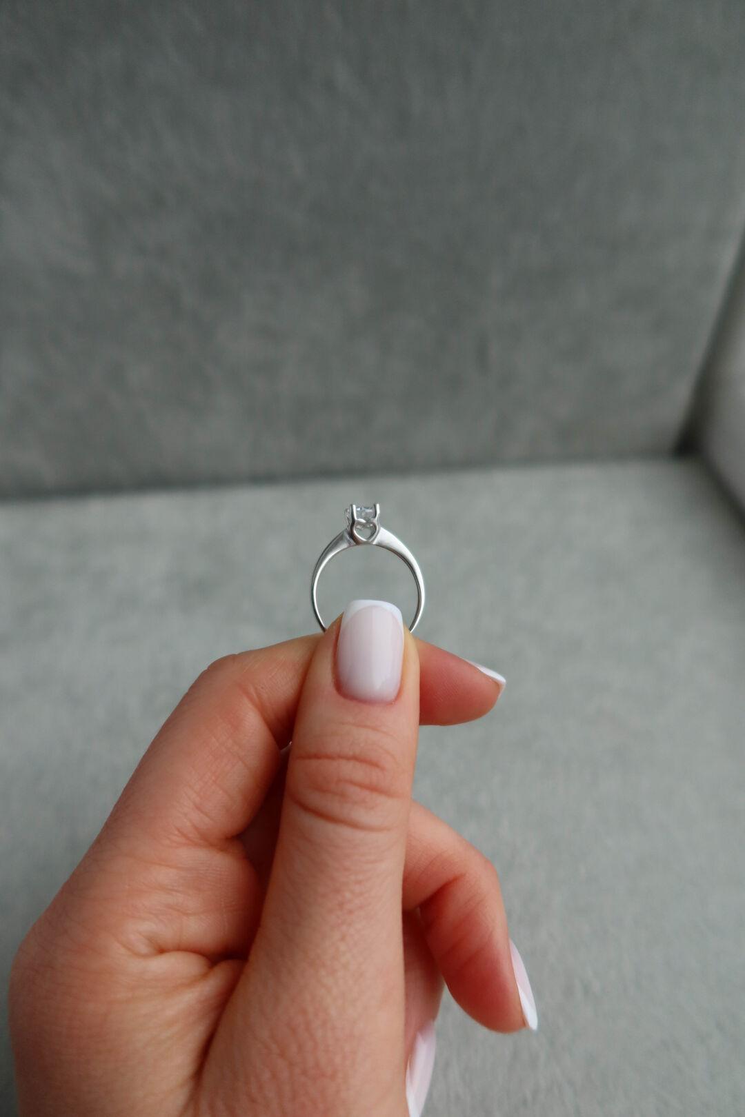 Серебряное кольцо с камнем классическое