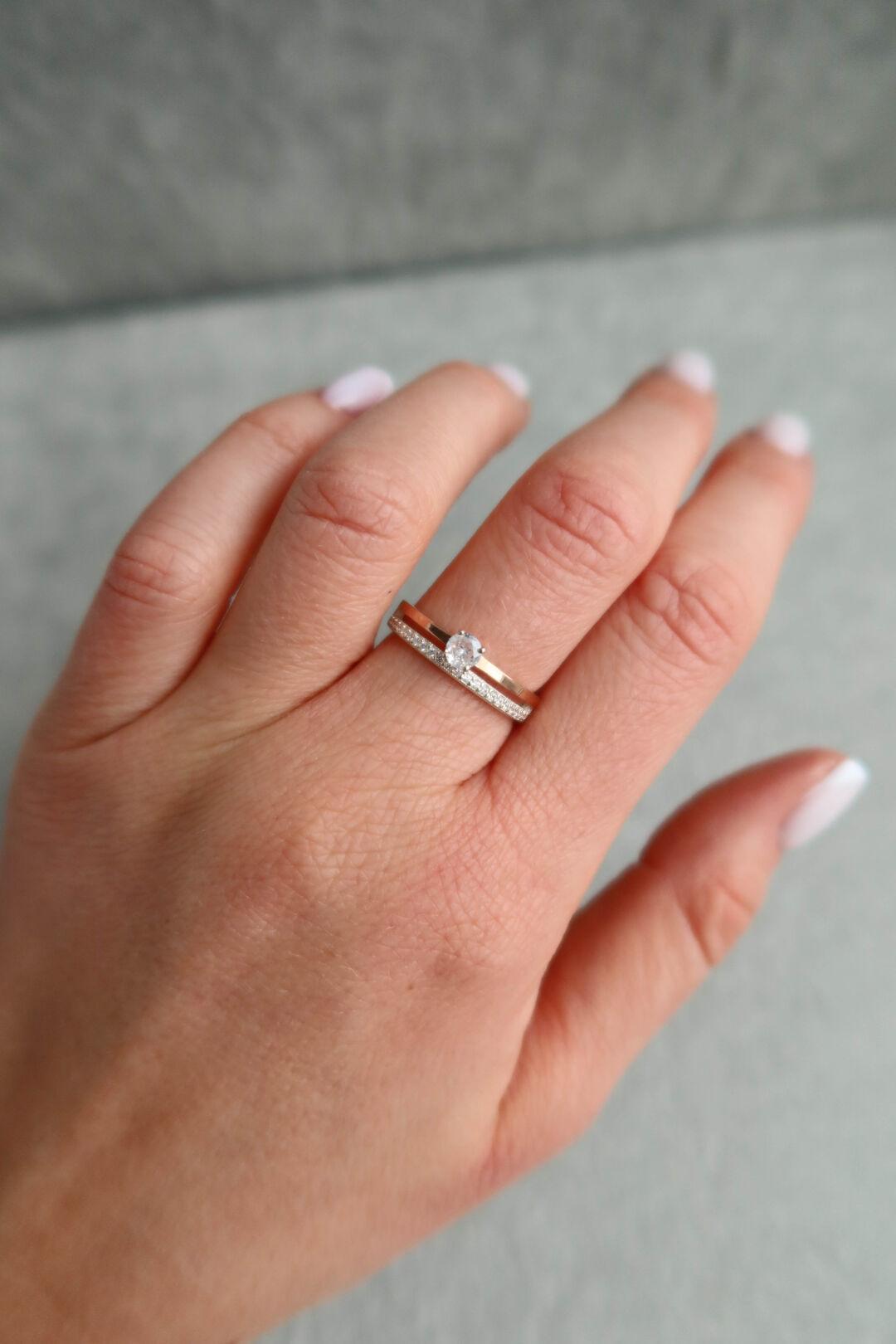 Срібна жіноча каблучка зі вставкою золото 375 проби 