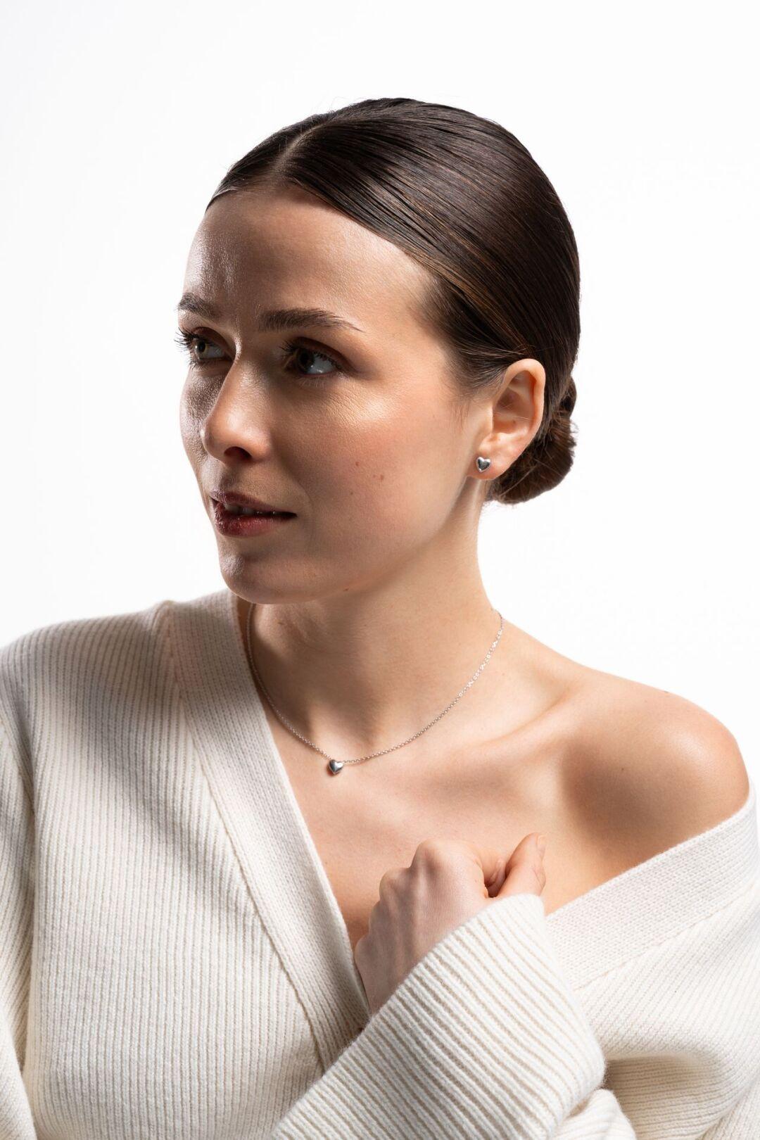 Зображення Срібне жіноче кольє Мінімалістичне серце при наведенні