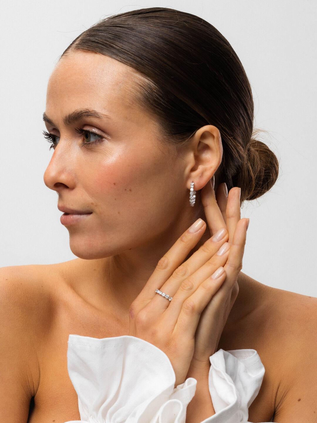 Зображення Срібні сережки-конго з фіанітами  при наведенні