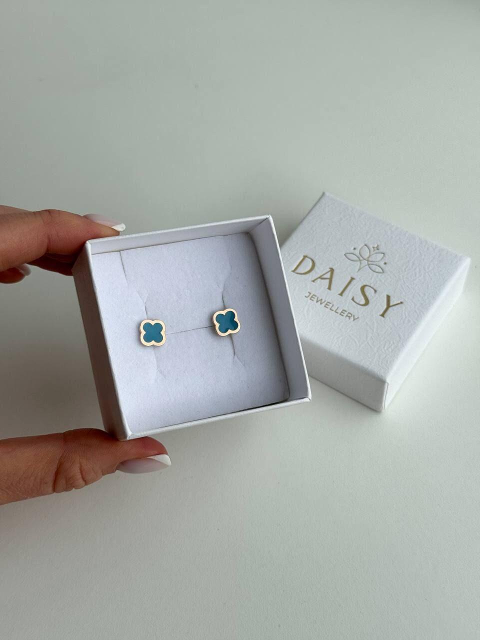 Зображення Жіночі срібні сережки-гвоздики конюшина з блакитною емаллю та золотою вставкою 375 проби