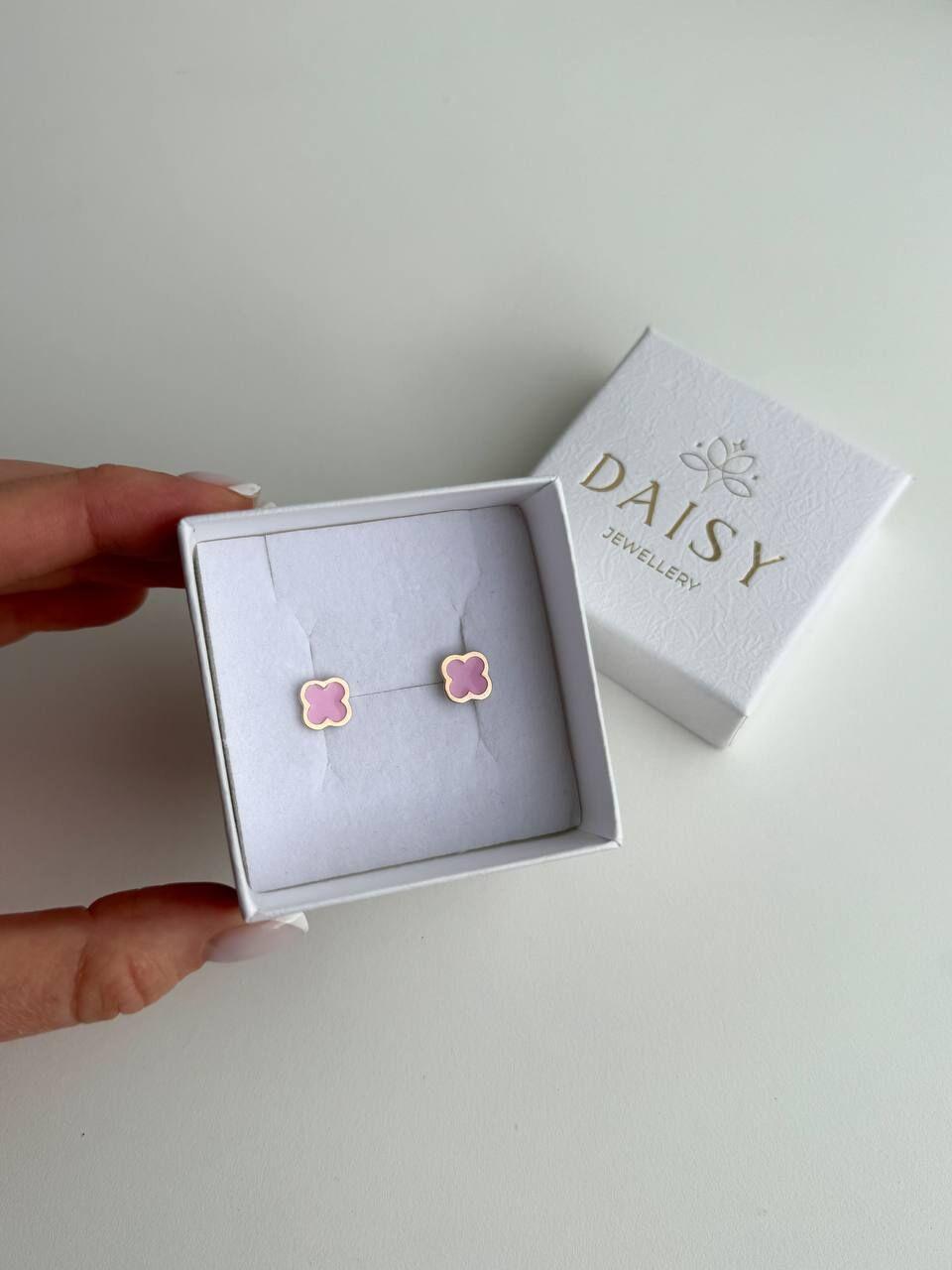 Зображення Жіночі срібні сережки-гвоздики конюшина з рожевою емаллю та золотою вставкою 375 проби