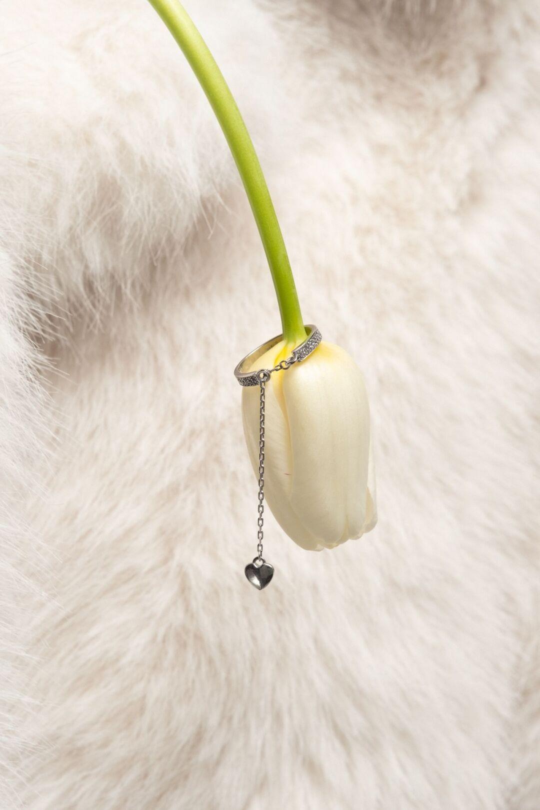 Зображення Срібна каблучка з ланцюжком та фіанітами (родій)