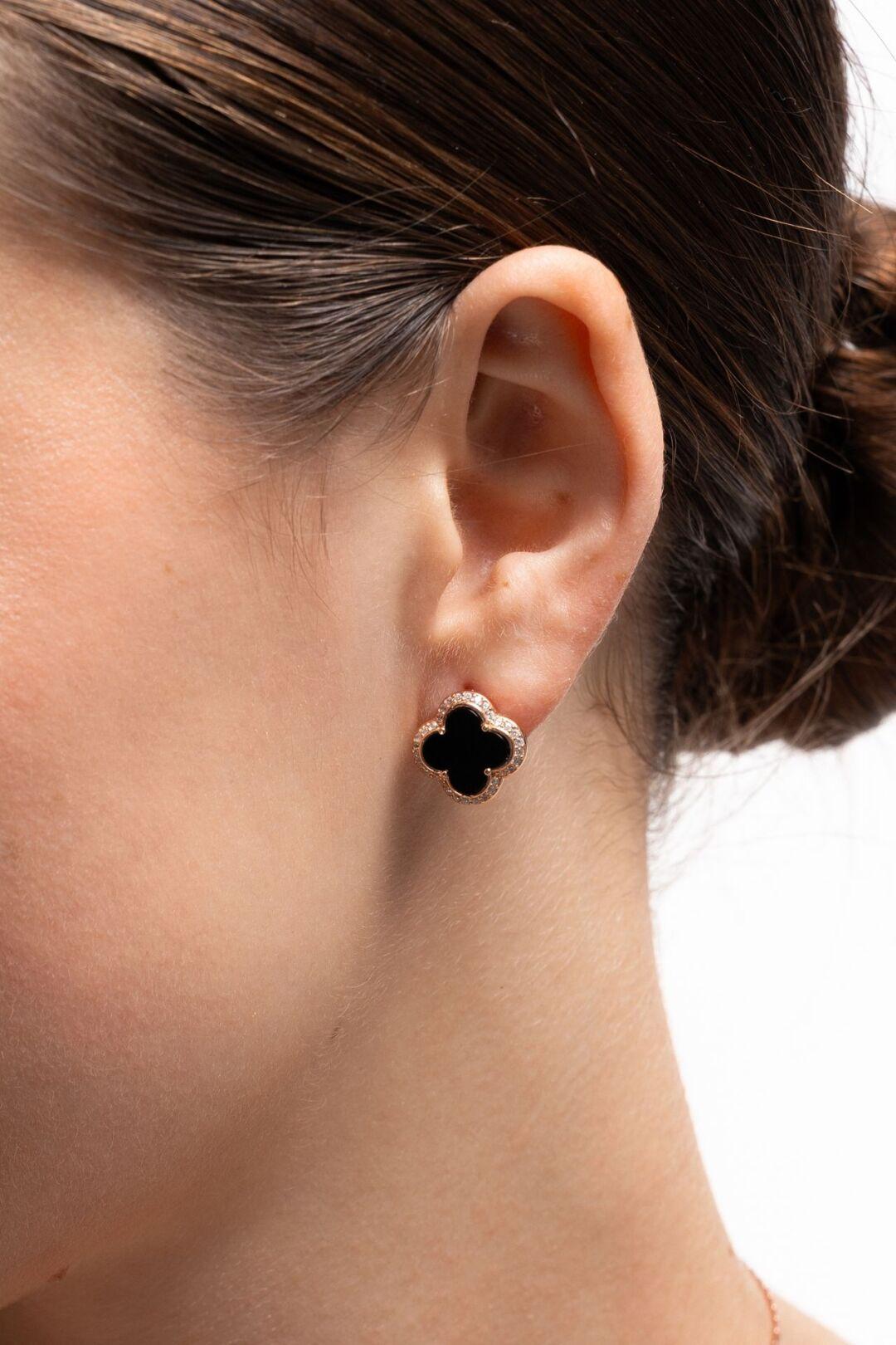 Зображення Срібні сережки "Клевер" у позолоті з оніксом  при наведенні