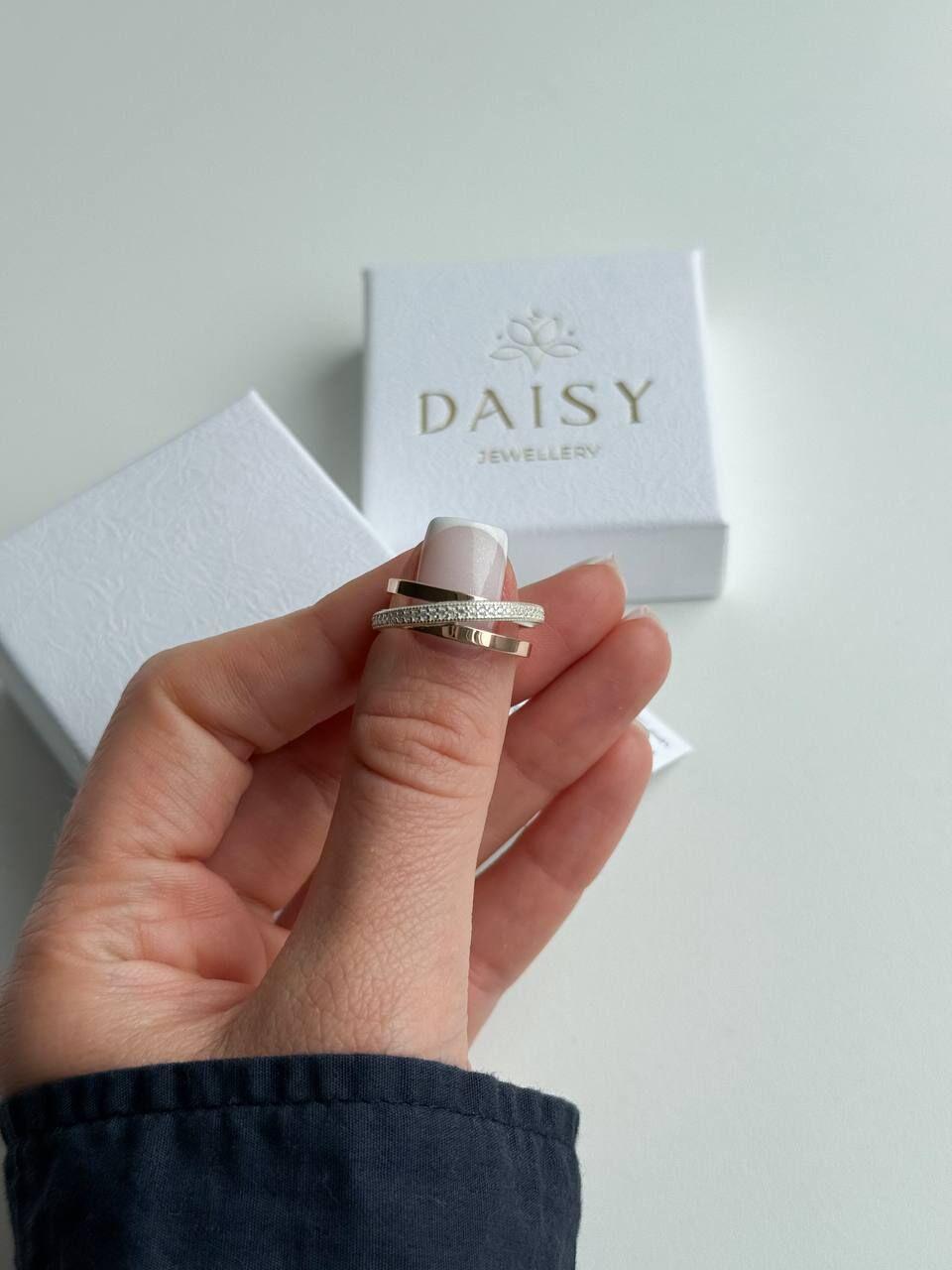 Зображення Жіноча срібна каблучка з фіанітами та золотою пластиною 375 проби