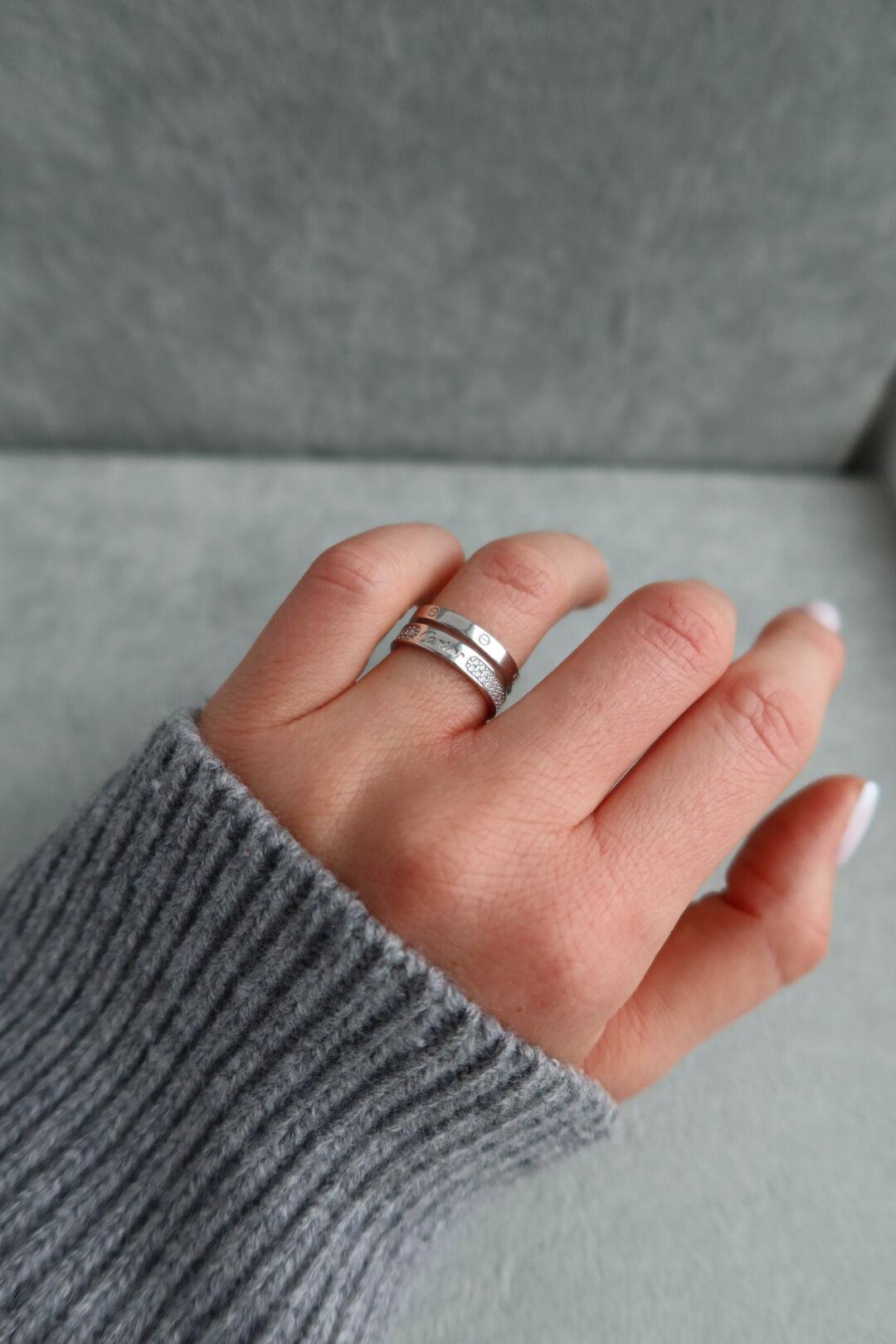 Зображення Женское серебряное кольцо Love с фианитами