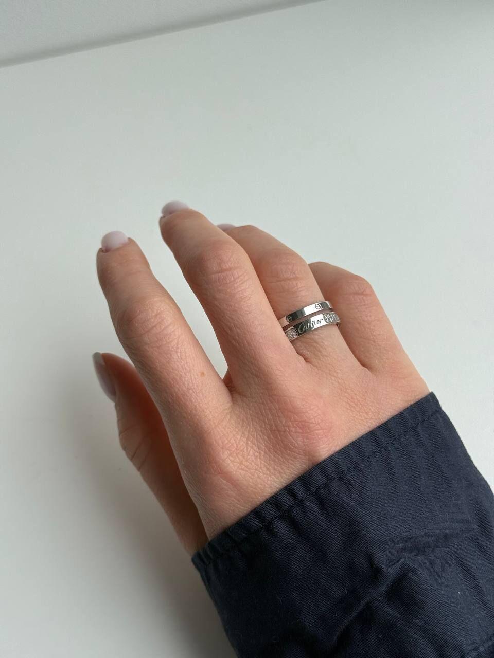 Зображення Жіноча срібна каблучка Love з фіанітами