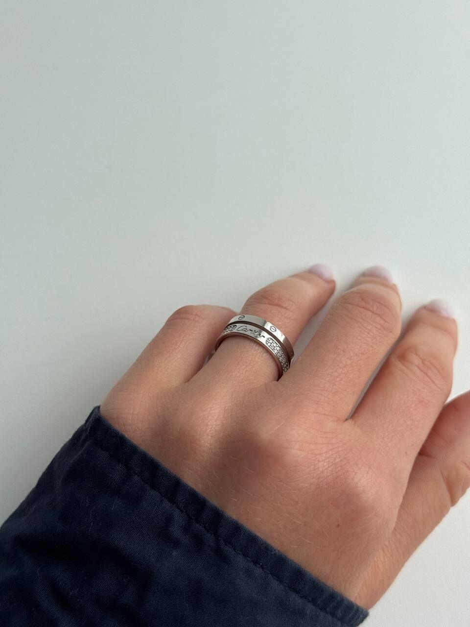 Зображення Жіноча срібна каблучка Love з фіанітами при наведенні