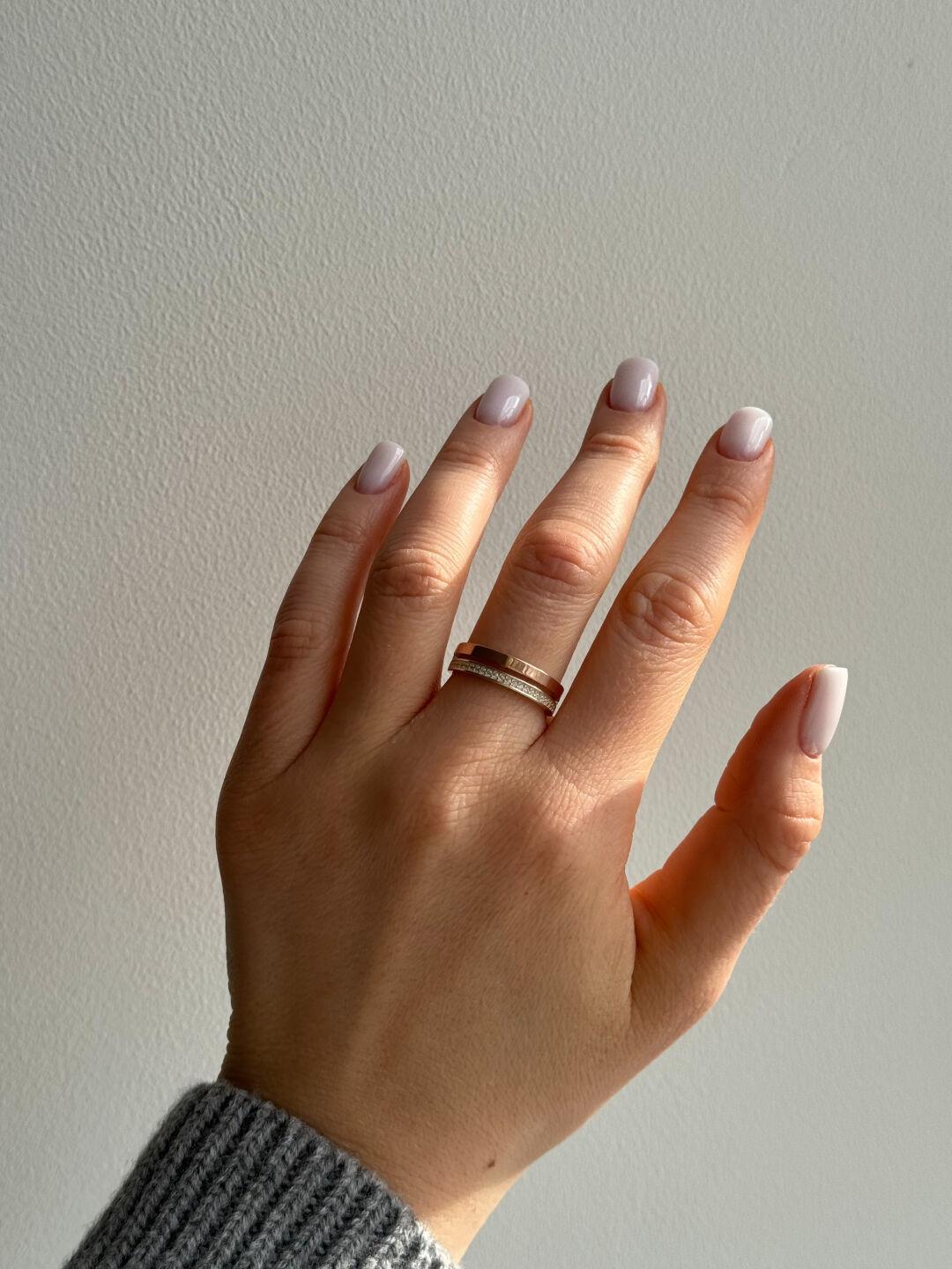 Зображення Срібна каблучка подвійна золото 375° (родій) при наведенні