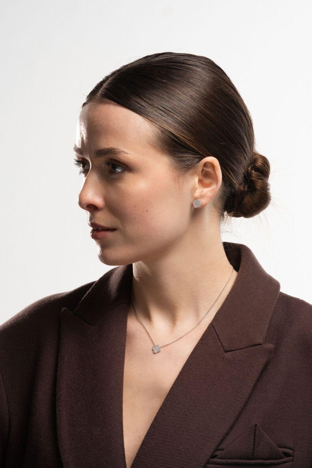 Зображення Срібне жіноче кольє Клевер у фіанітах при наведенні