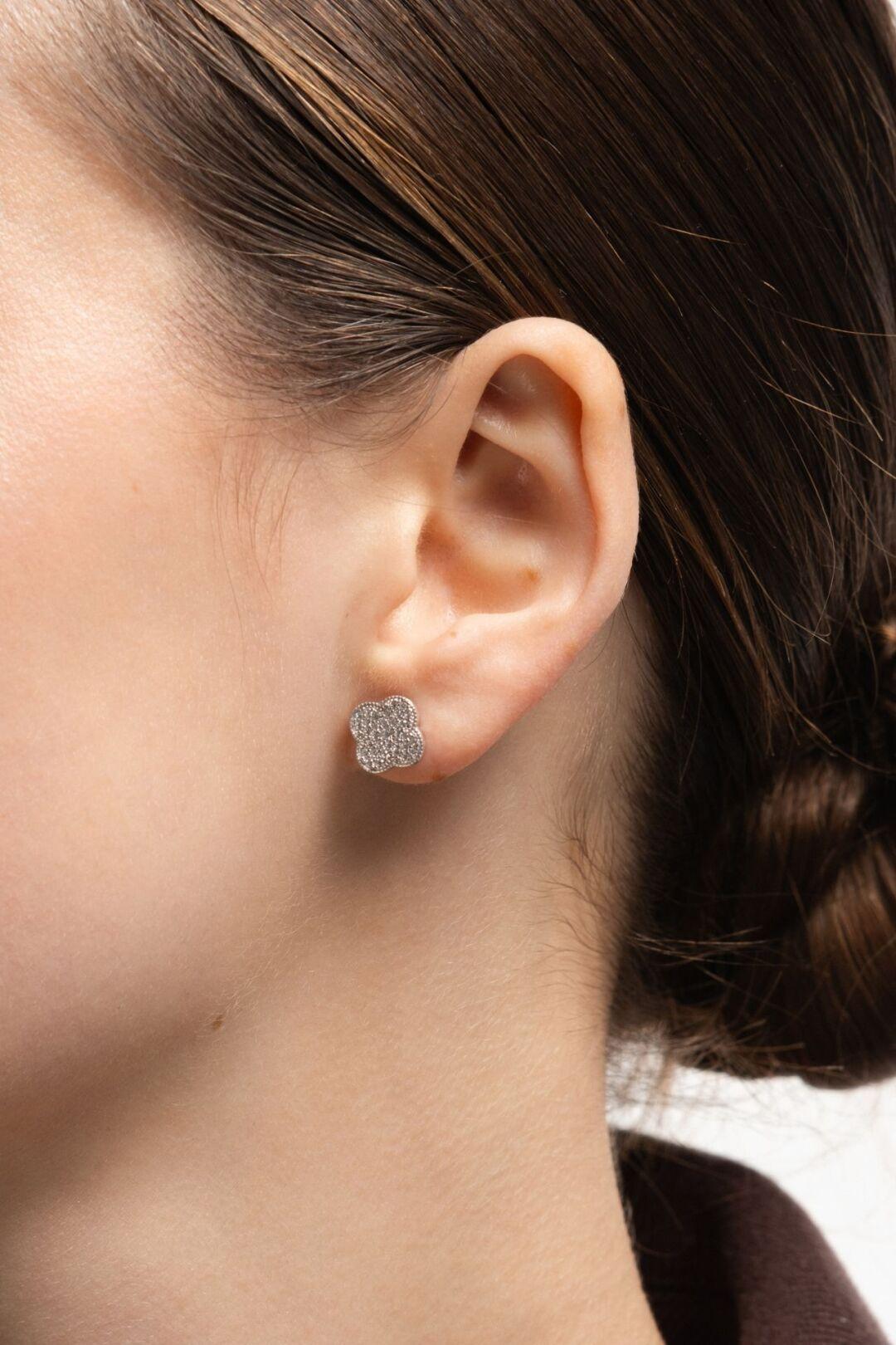 Зображення Срібні жіночі пусети Клевер у фіанітах