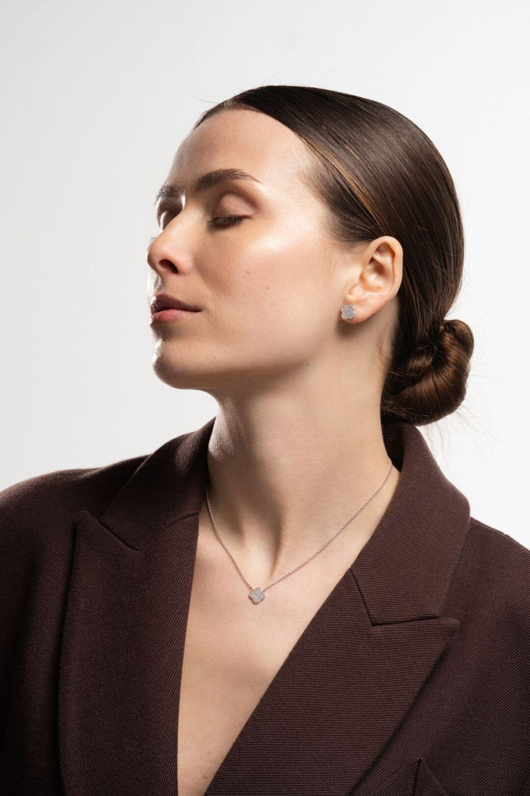 Зображення Срібні жіночі пусети Клевер у фіанітах при наведенні