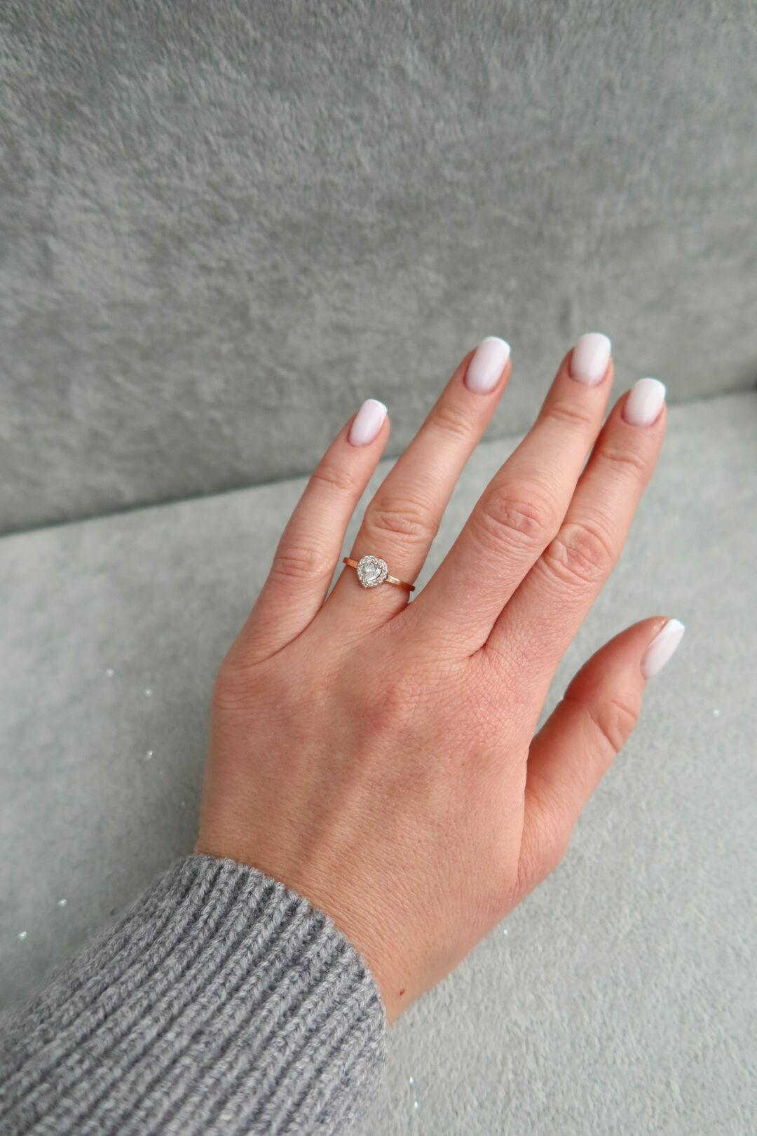 Срібна каблучка 925 «Серце з фіанітами»