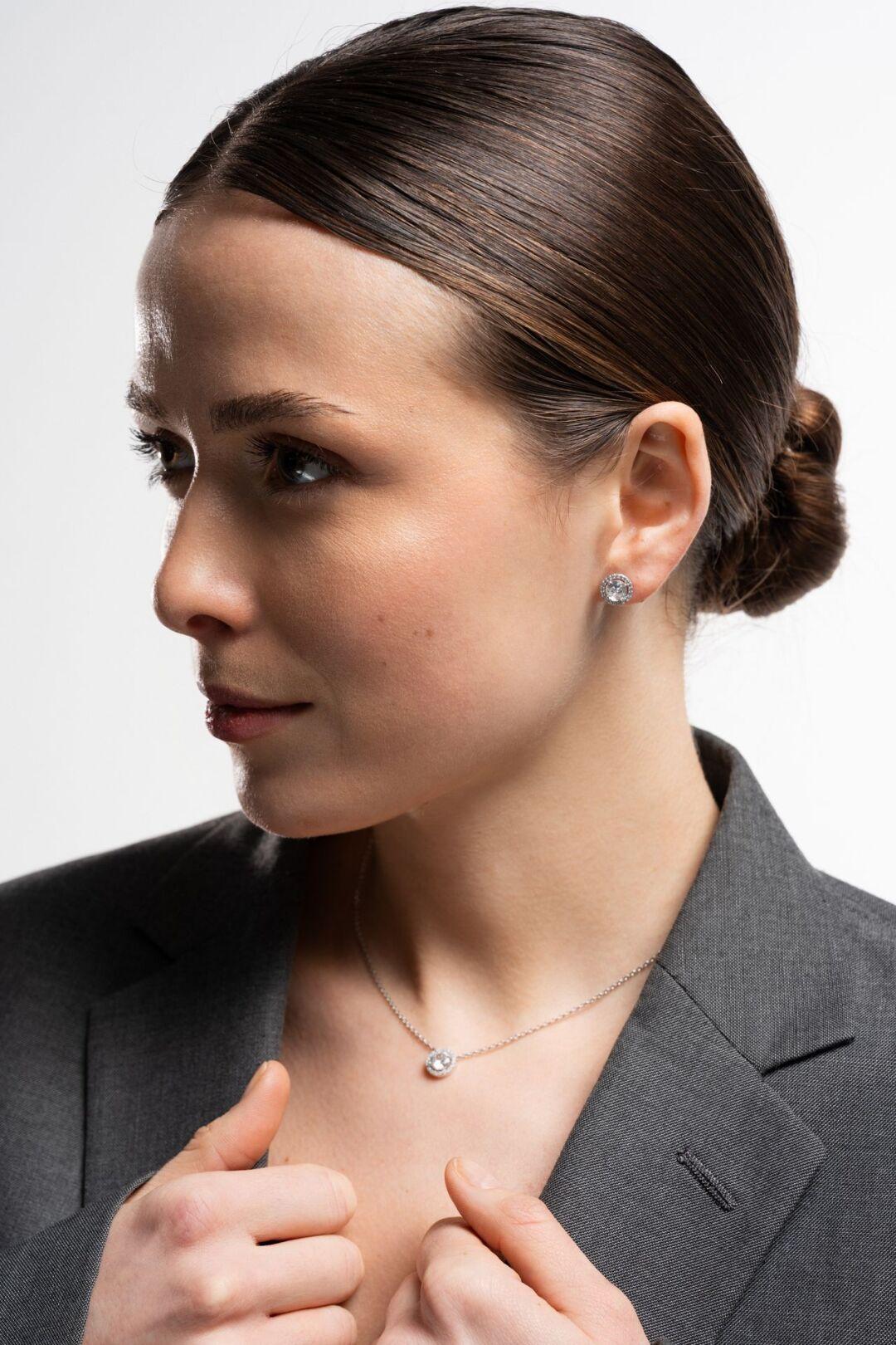 Зображення Срібні жіночі пусети у класичному стилі при наведенні