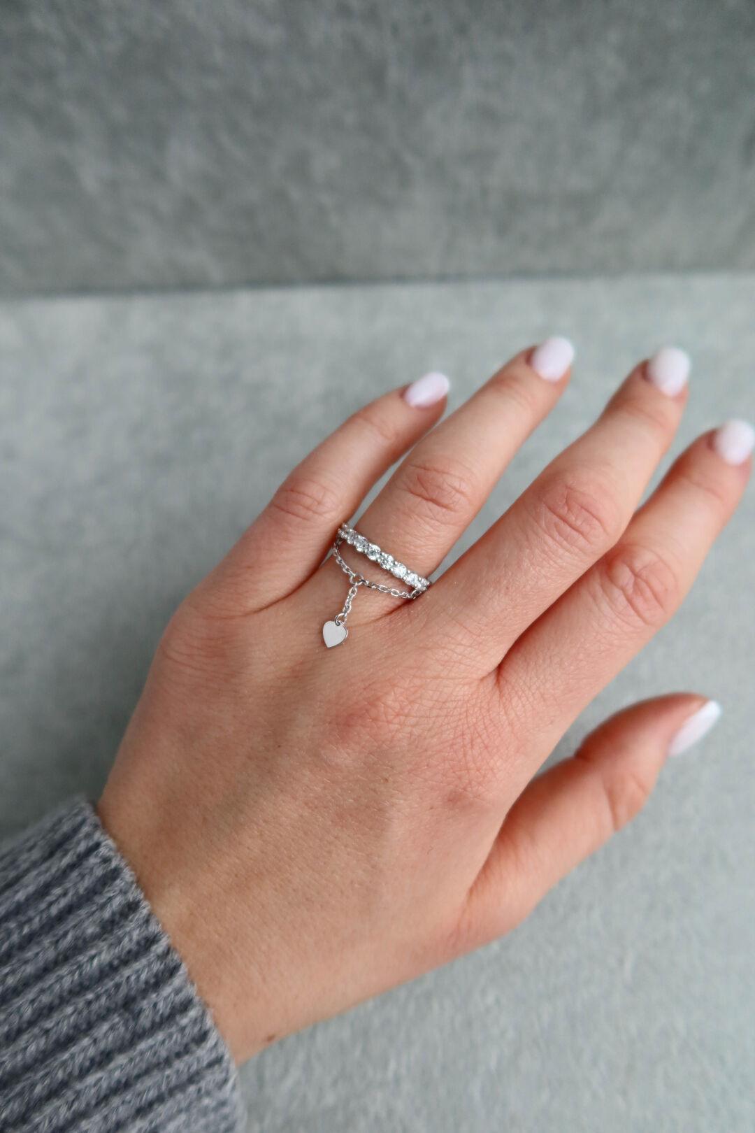 Серебряное кольцо с цепочкой