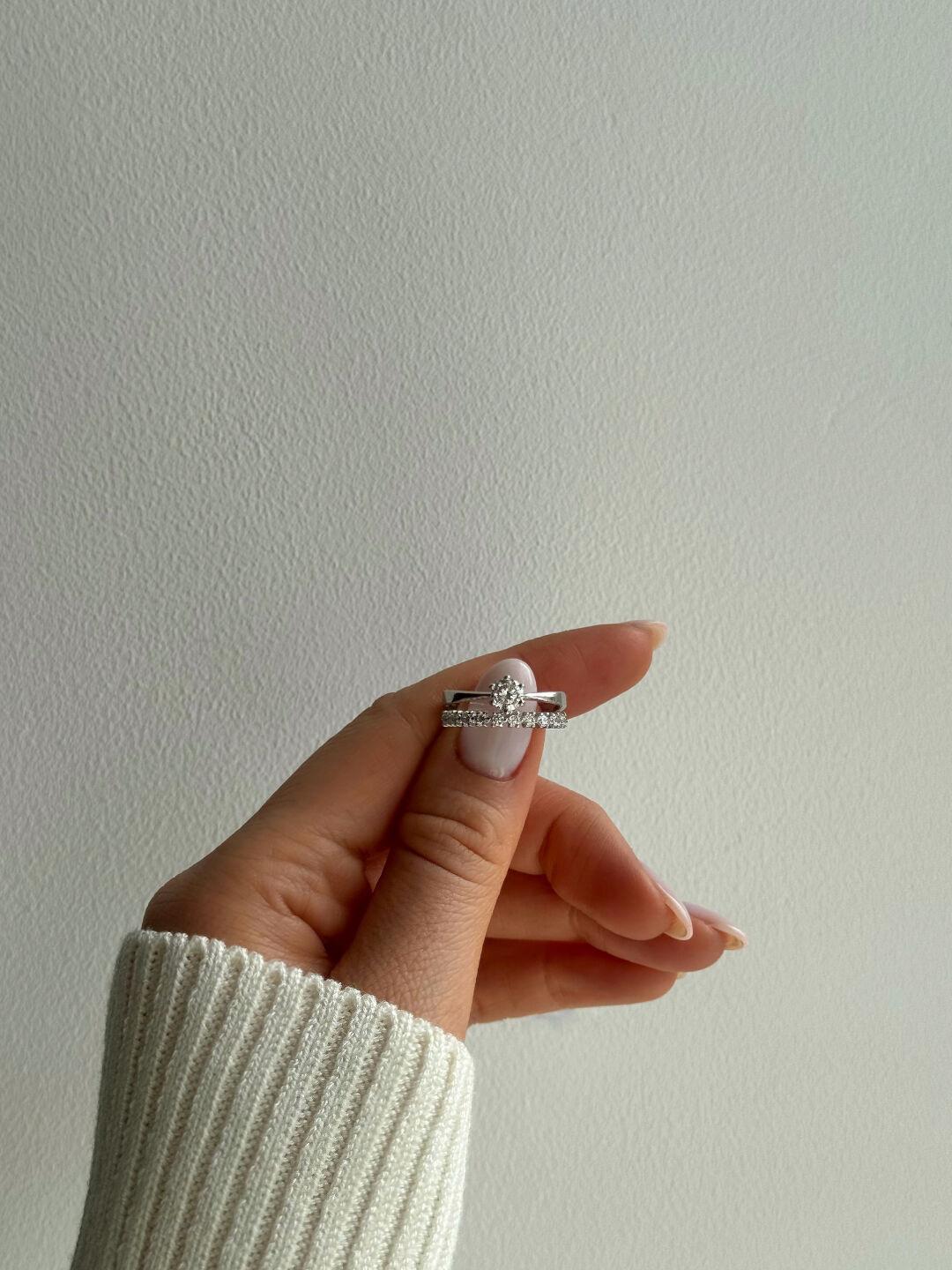 Серебряное женское кольцо двойное с фианитами серебряное женское кольцо