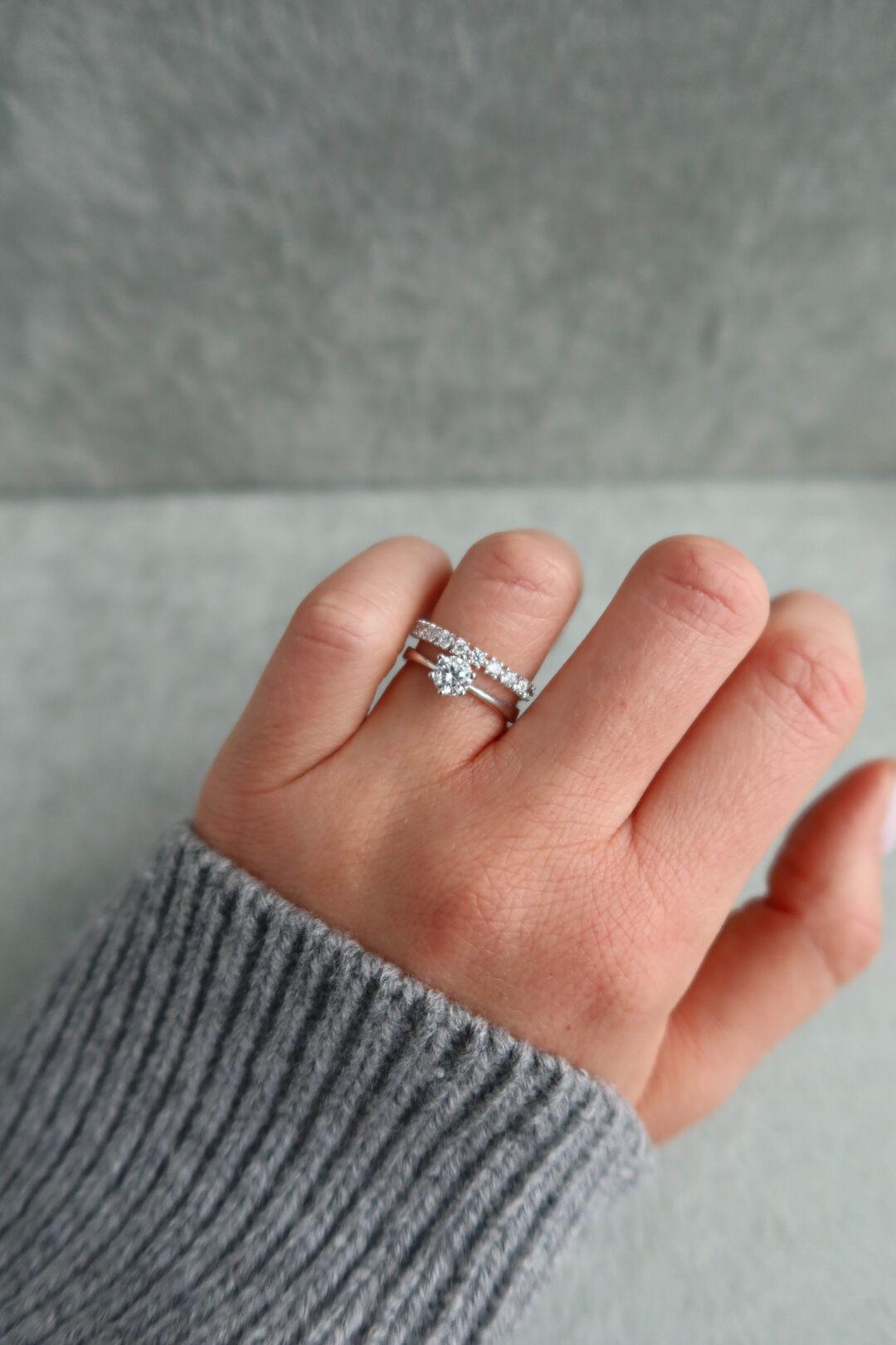 Серебряное женское кольцо двойное с фианитами серебряное женское кольцо