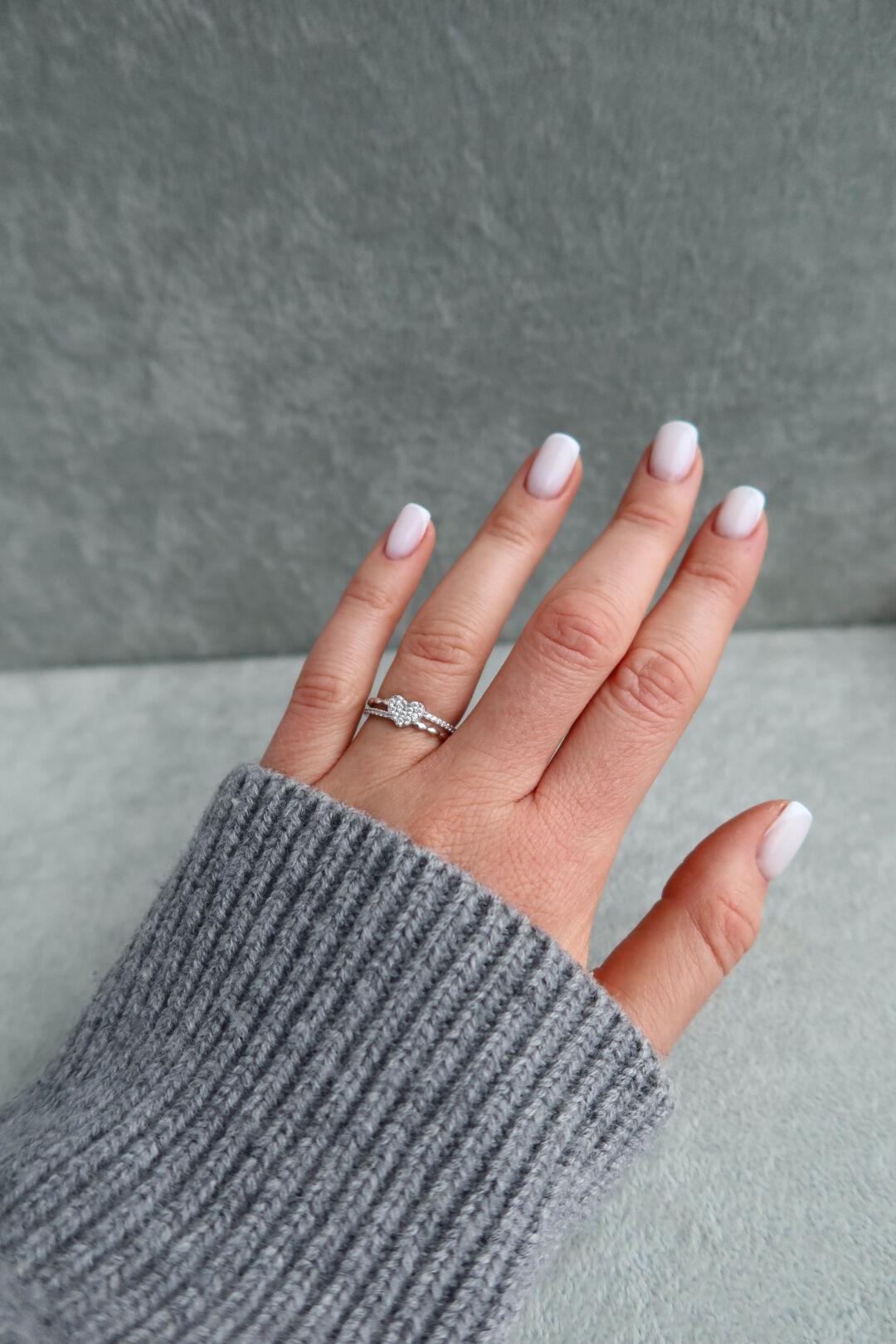 Женское кольцо из серебра 925 пробы с сердцем