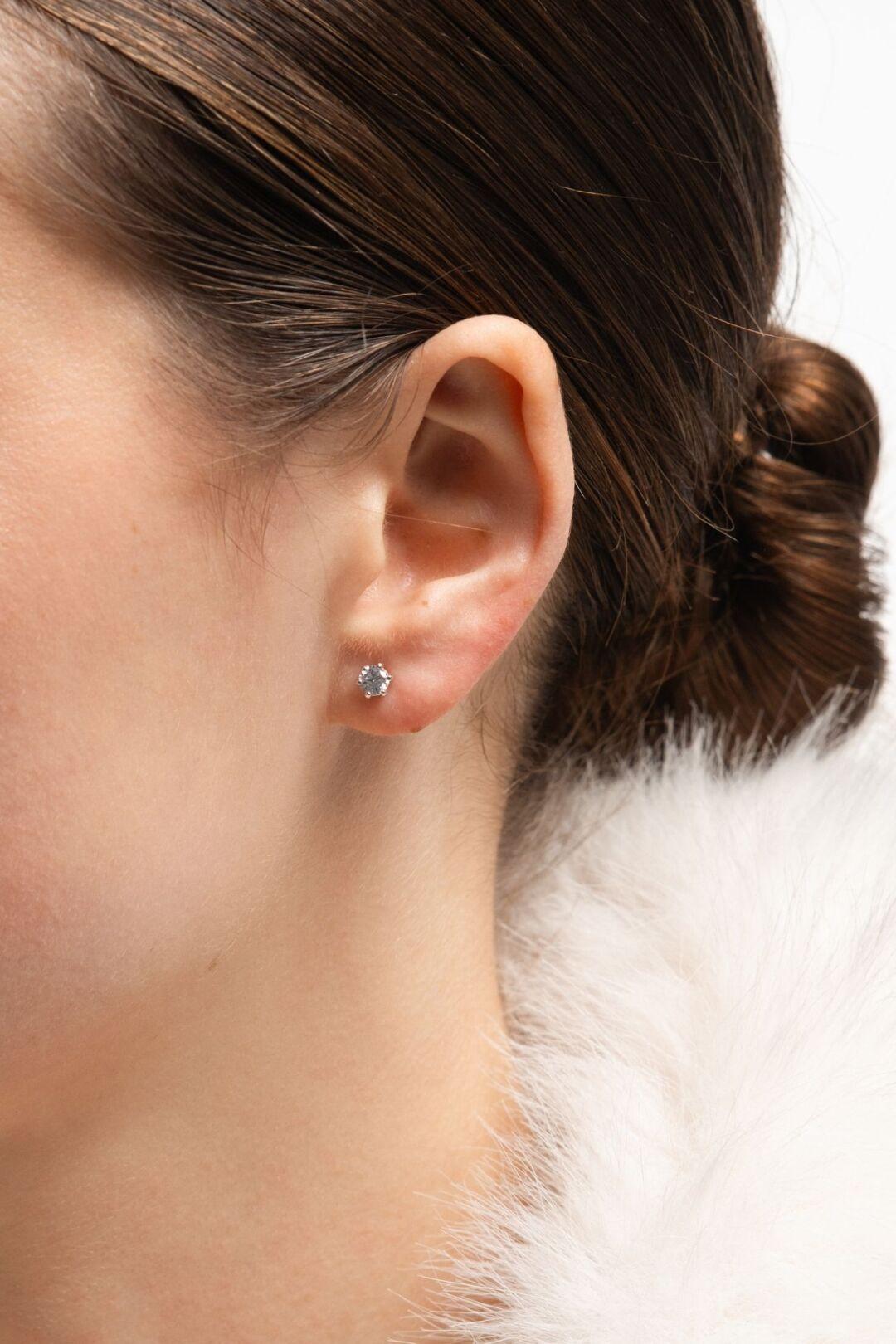 Зображення Жіночі срібні сережки-пусети з фіанітом 3 мм