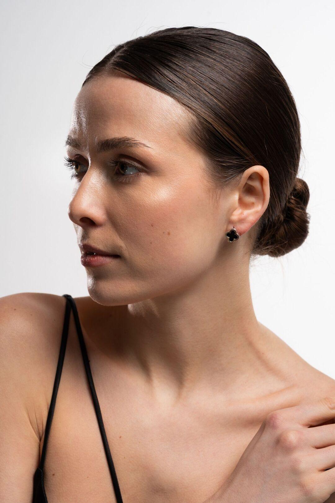 Зображення Срібні сережки-пусети Клевер зі вставками золота 375° при наведенні