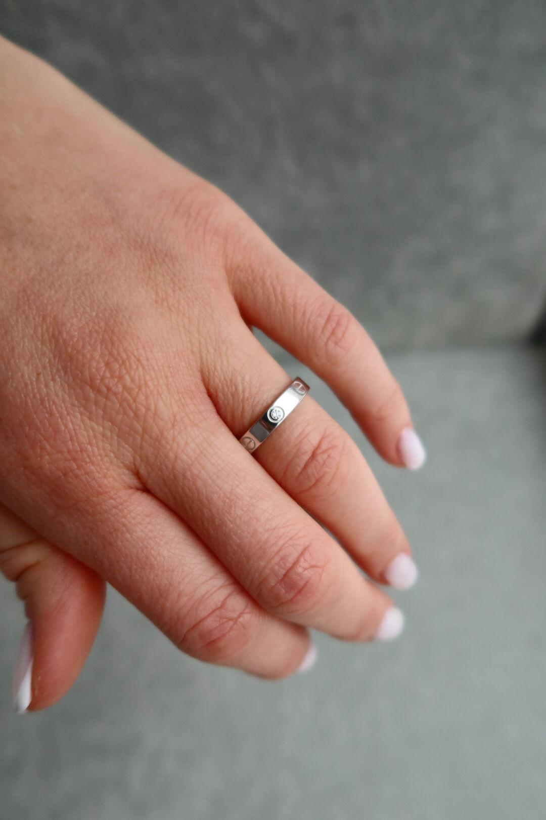 Срібна каблучка 925 «Love з каменем» (родієве покриття)