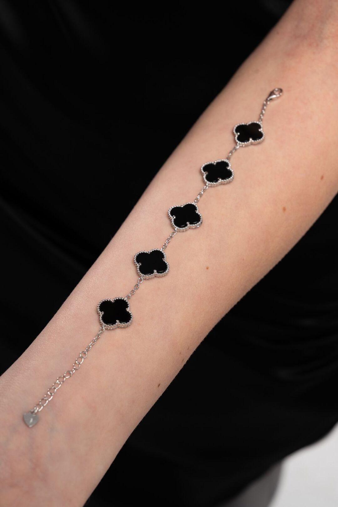 Зображення Срібний браслет Клевер з оніксом 5 вставок