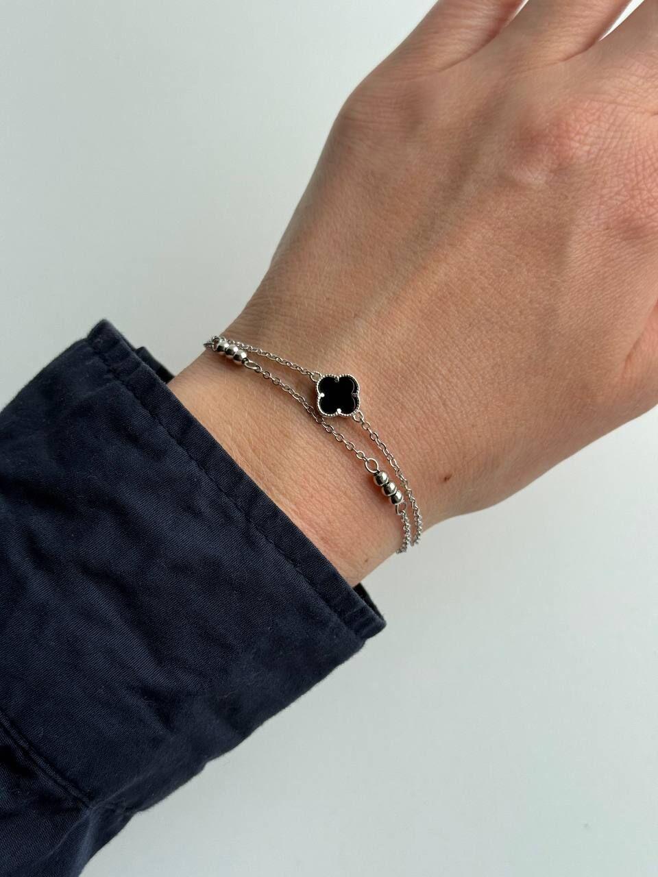 Зображення Жіночий срібний браслет зі вставкою конюшина та чорною емаллю