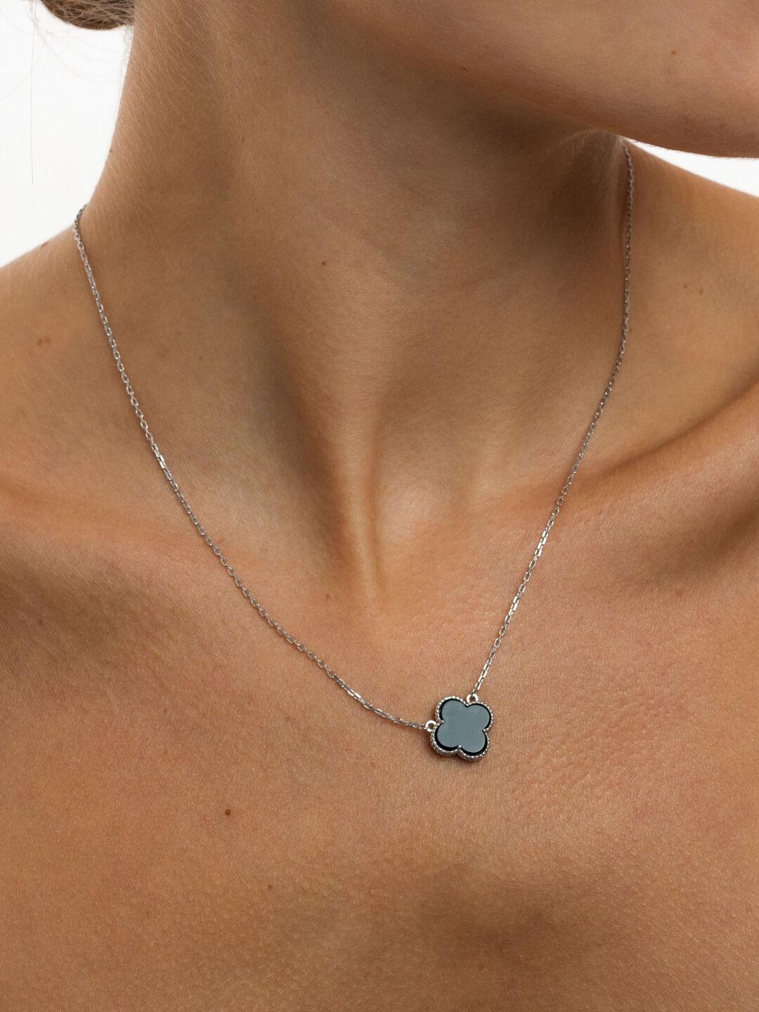 Колье из серебра 925° оникс Клевер