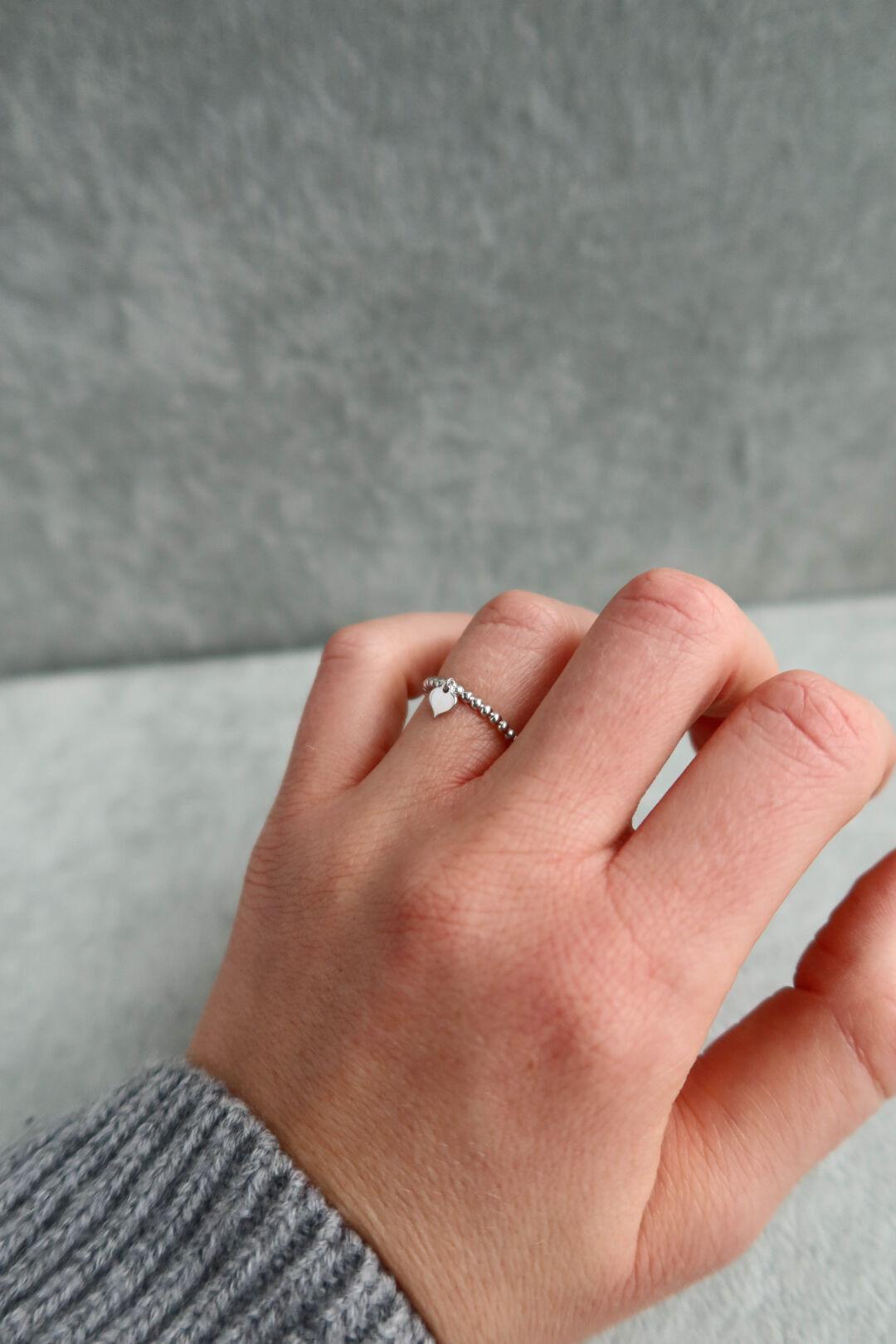 Серебряное кольцо 925° Сердце малиновое