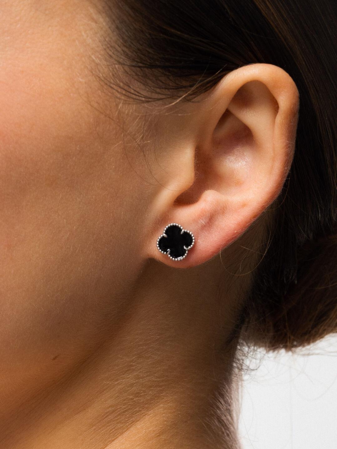 Зображення Срібні пусети Клевер емаль чорна