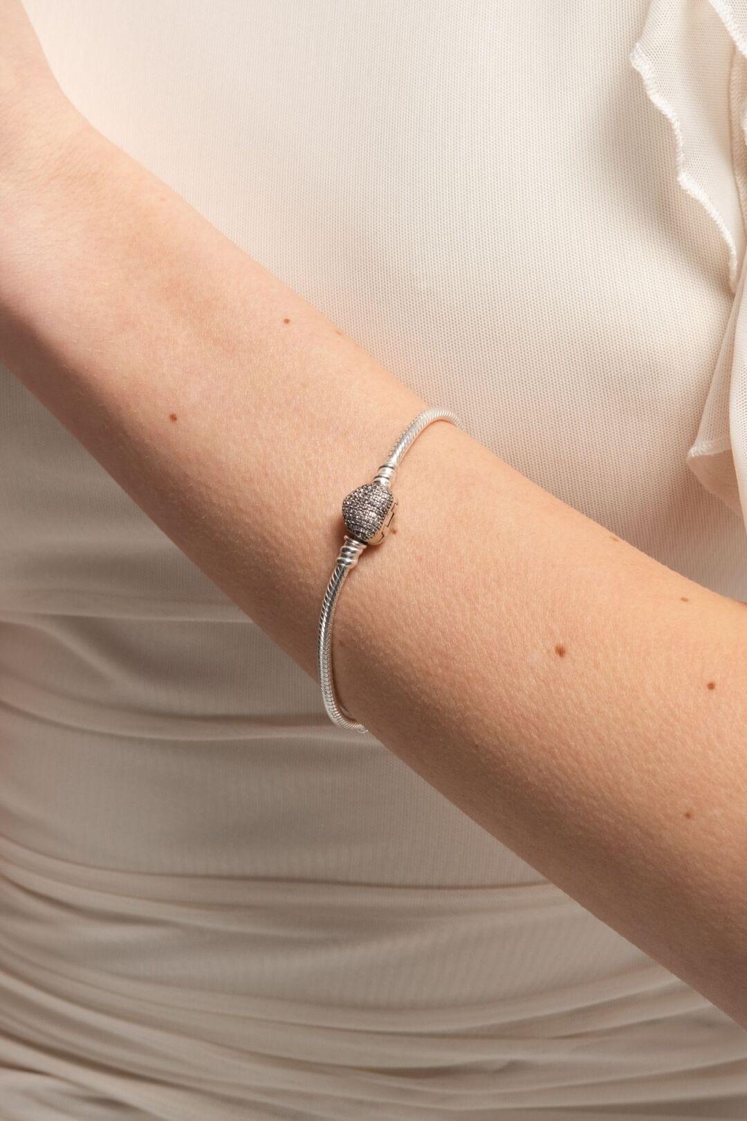 Зображення Срібний браслет твердий з написом при наведенні