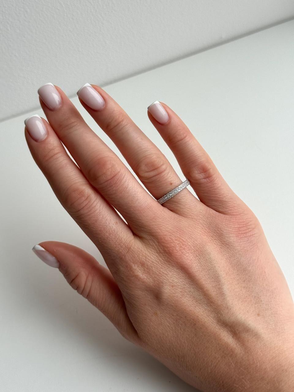 Зображення Жіноча срібна каблучка з фіанітами у 2 ряди при наведенні