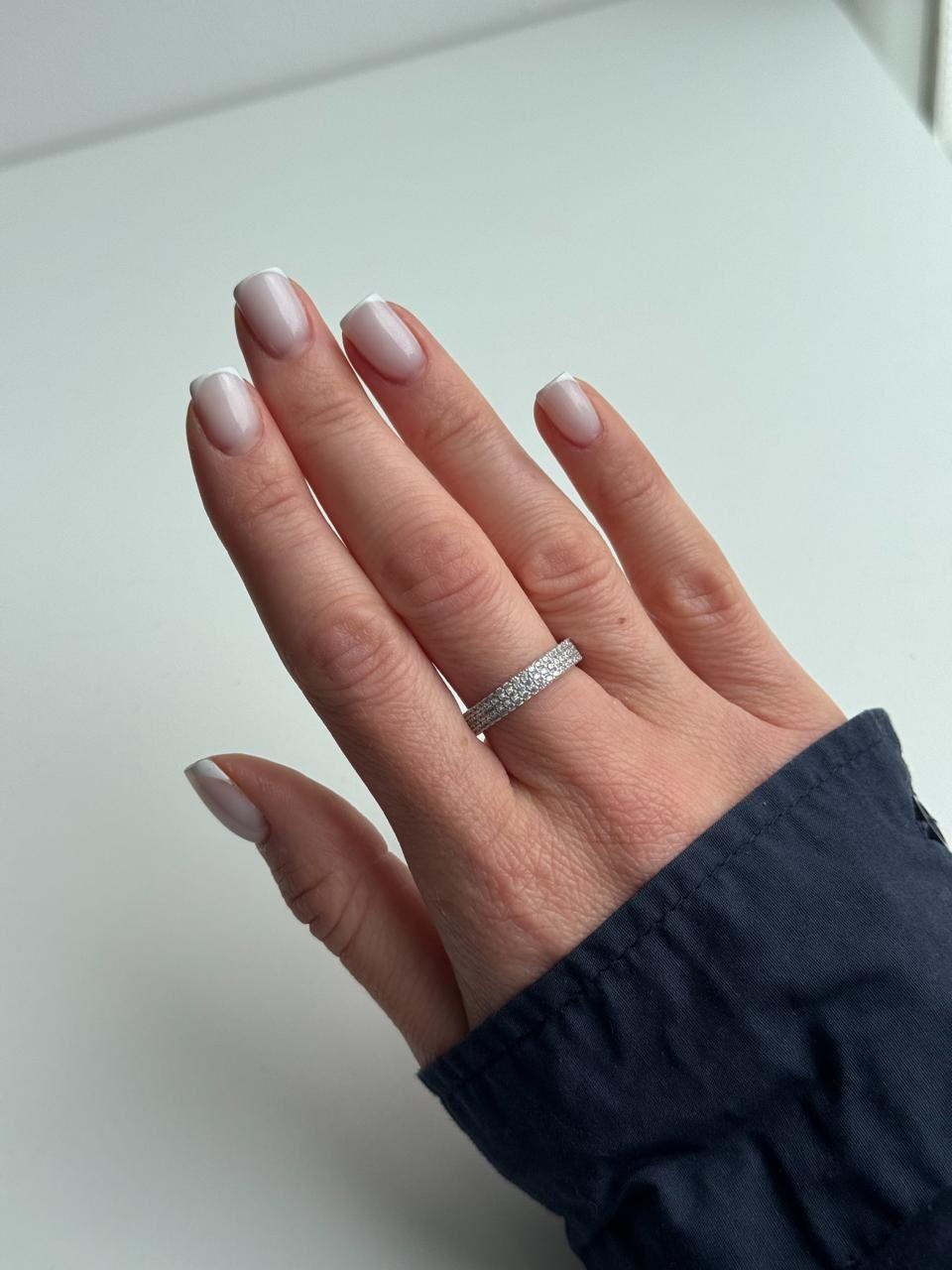 Зображення Женское серебряное кольцо с фианитами в три ряда при наведенні