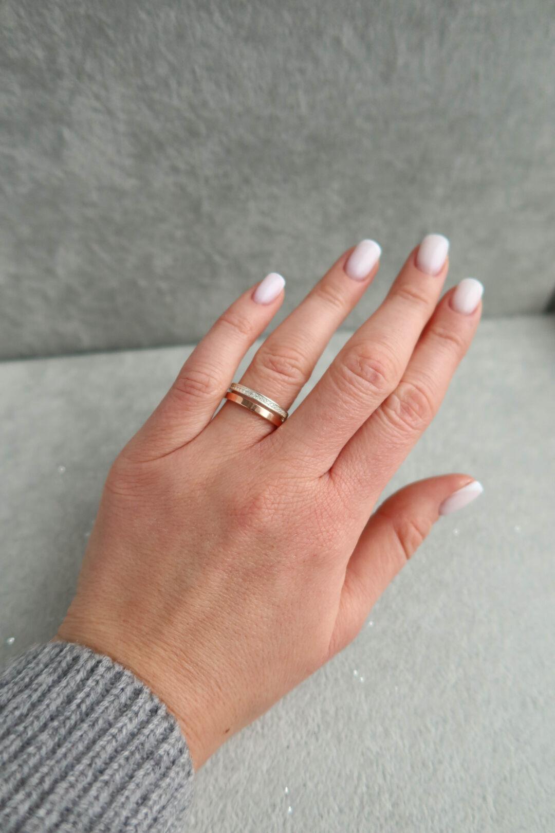 Зображення Срібна каблучка подвійна золото 375° (родій) при наведенні