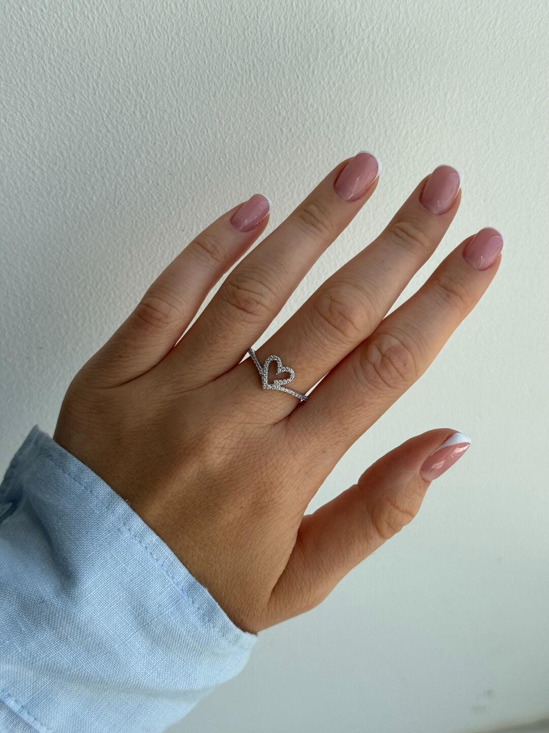 Зображення Срібна каблучка сердечко фіаніти