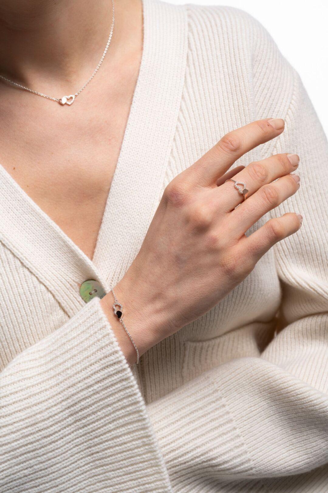 Зображення Серебряный женский браслет Два сердца при наведенні