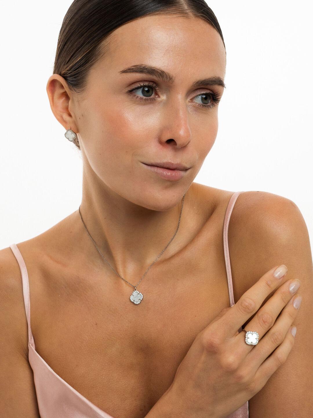 Зображення Колье из серебра 925° с перламутром и куб.цирконием Клевер при наведенні