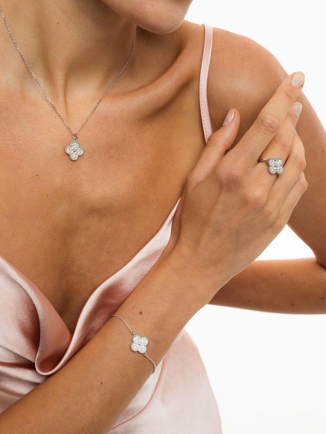 Зображення Каблучка срібло 925° Клевер у камінцях при наведенні