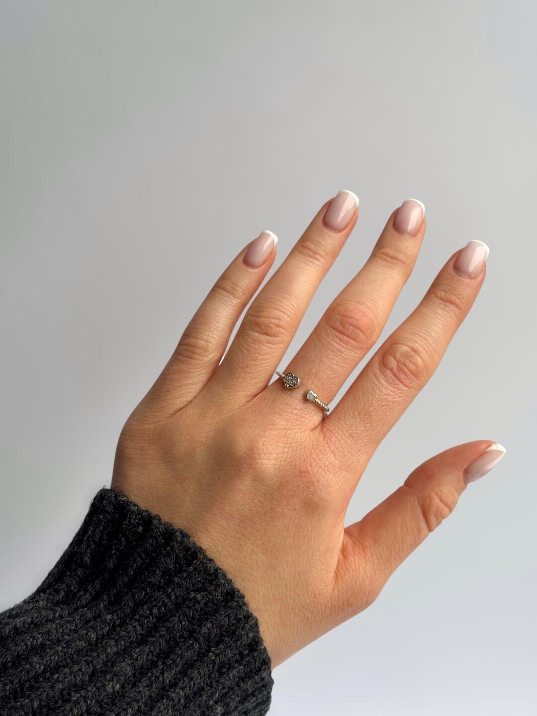 Зображення Cрібна каблучка жіноча мінімалістична (родій) при наведенні