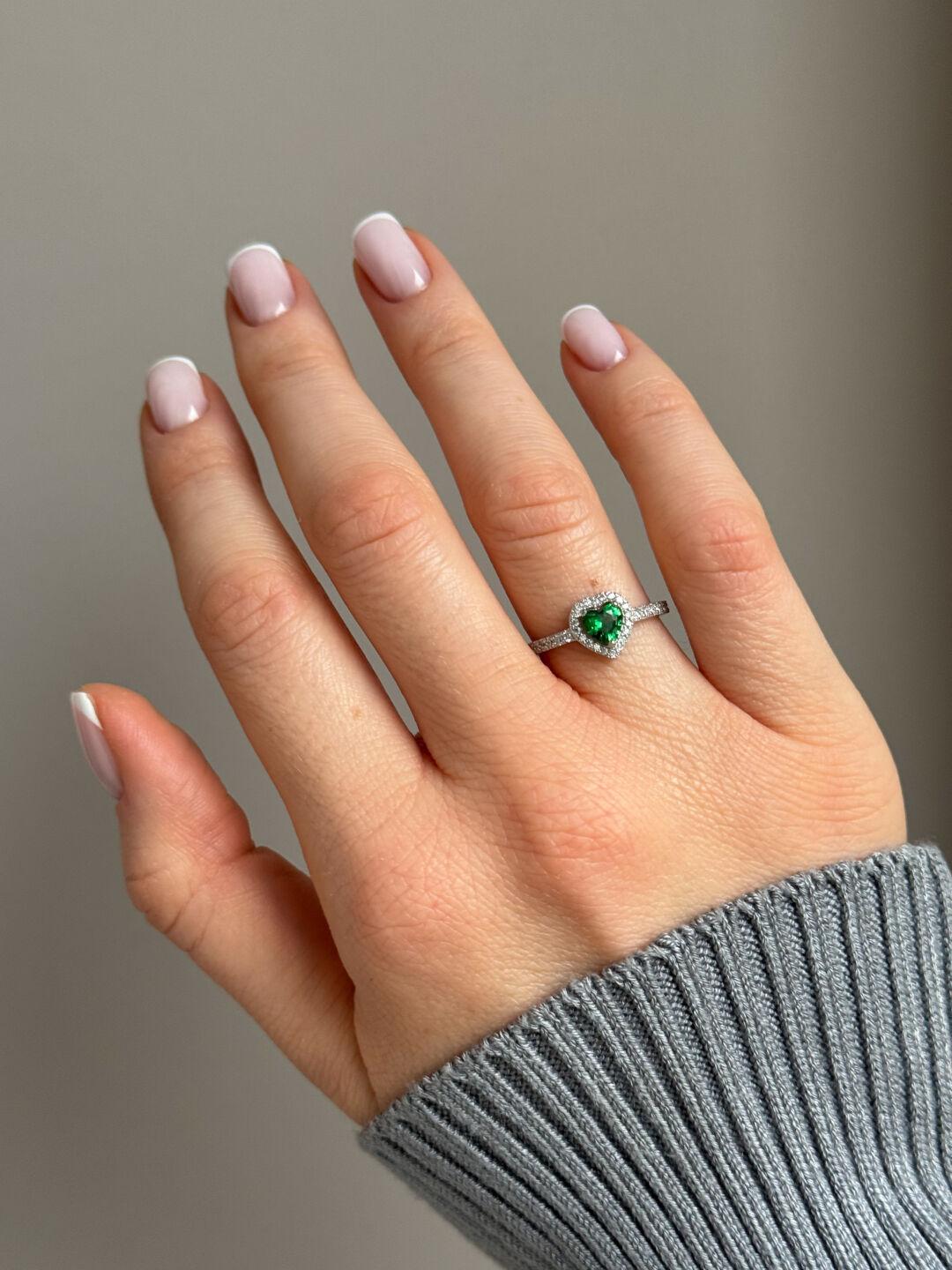 Зображення Серебряное кольцо 925° Сердце зеленое при наведенні