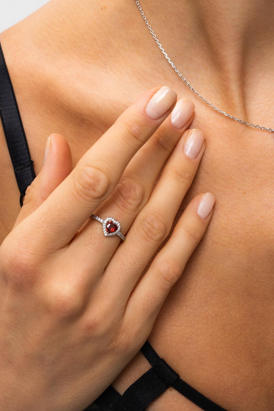 Зображення Серебряное кольцо женское 925° Сердце красное